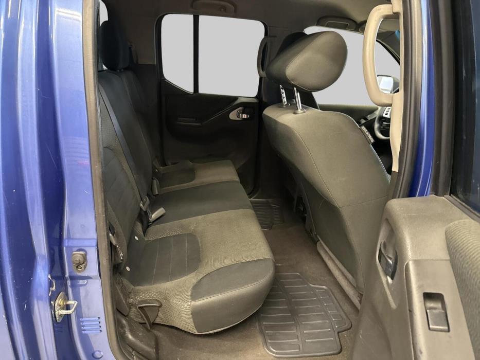 NISSAN Navara 2012