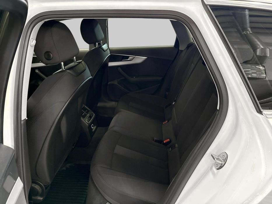 AUDI A4 2019