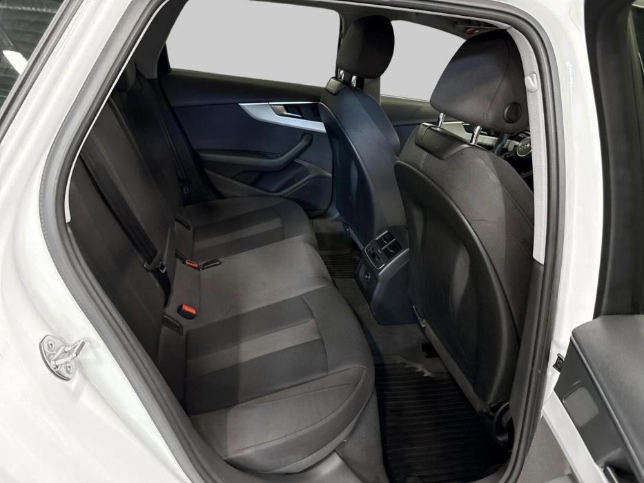 AUDI A4 2019