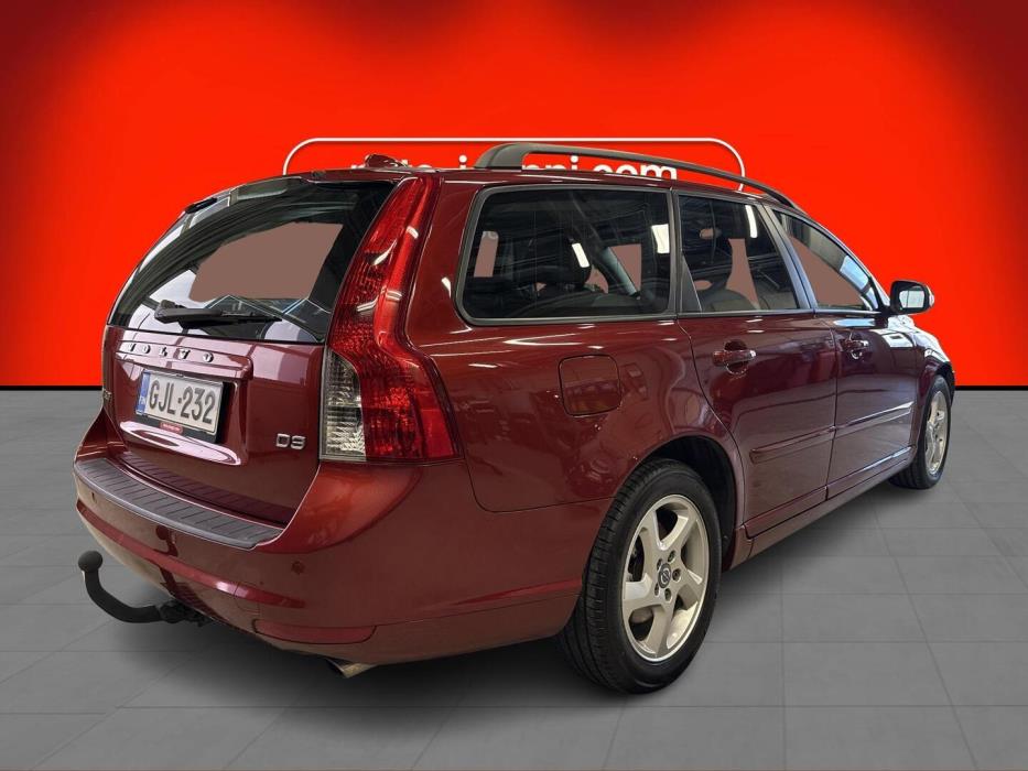 VOLVO V50 2011