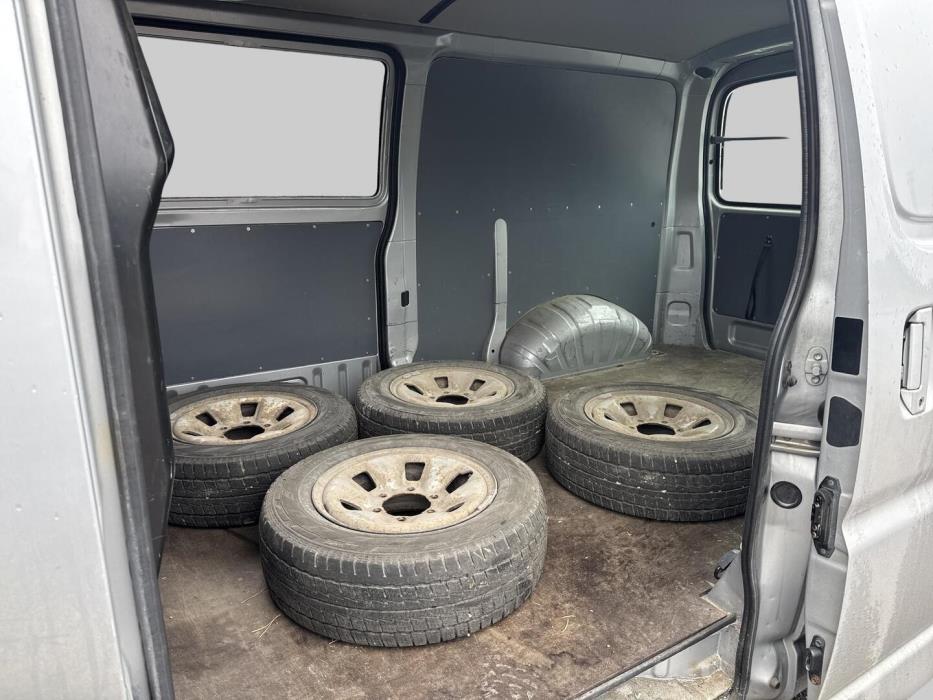 TOYOTA Hiace 2011