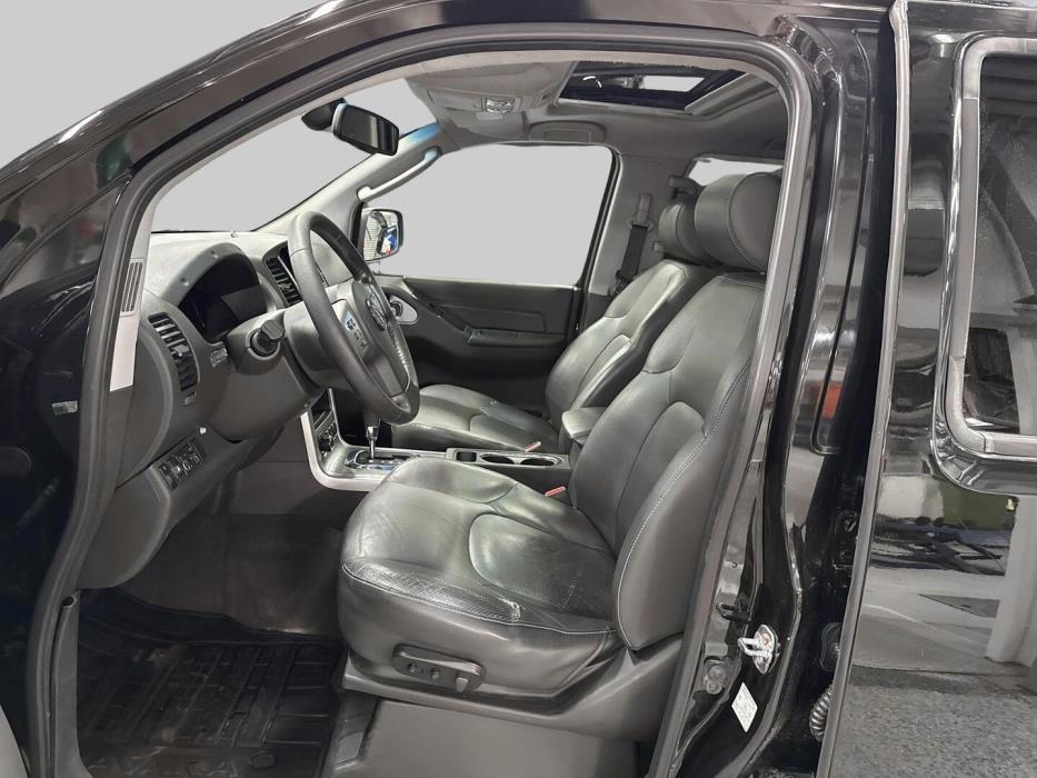 NISSAN Navara 2012