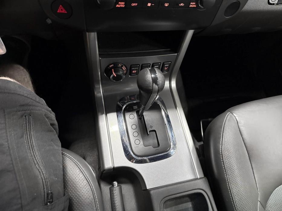 NISSAN Navara 2012