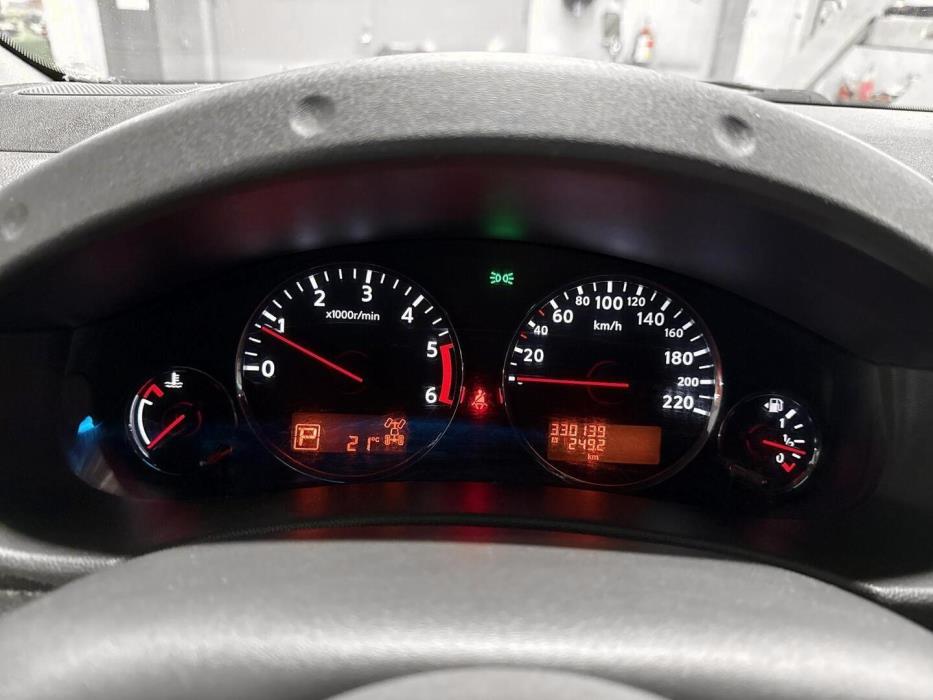 NISSAN Navara 2012