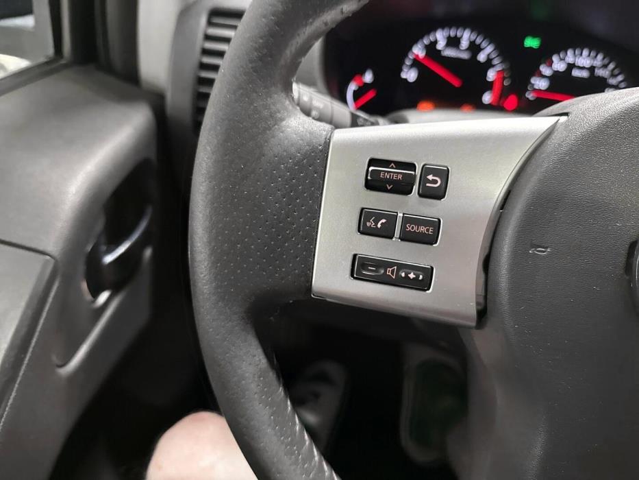 NISSAN Navara 2012