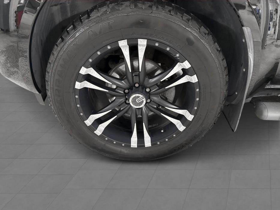 NISSAN Navara 2012