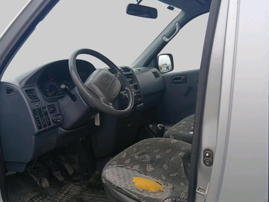 TOYOTA Hiace 2006