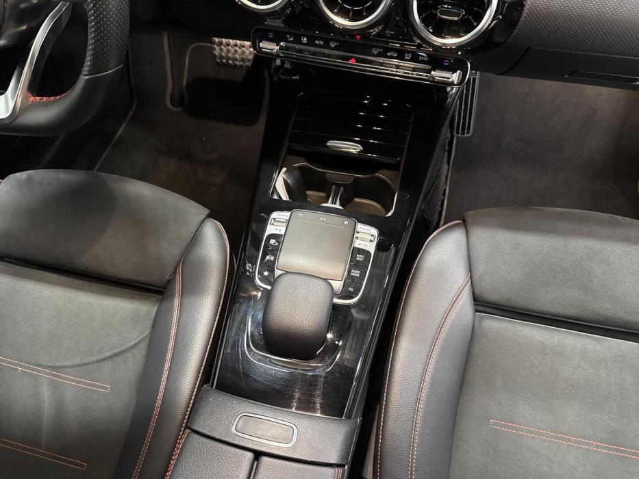 MERCEDES-BENZ A 2020