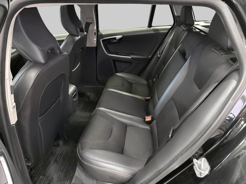 VOLVO V60 2015