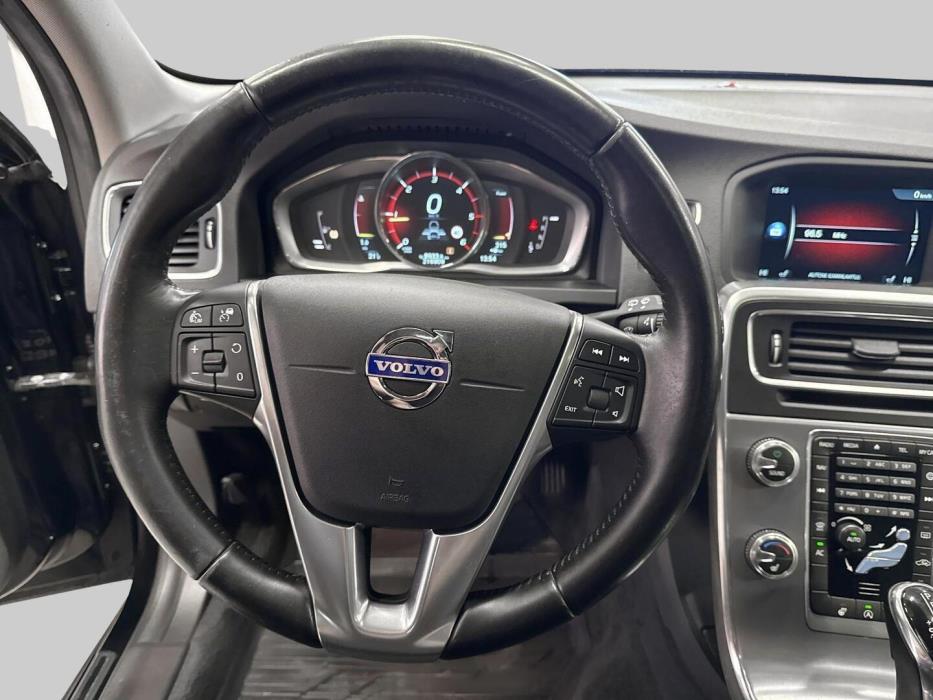 VOLVO V60 2015