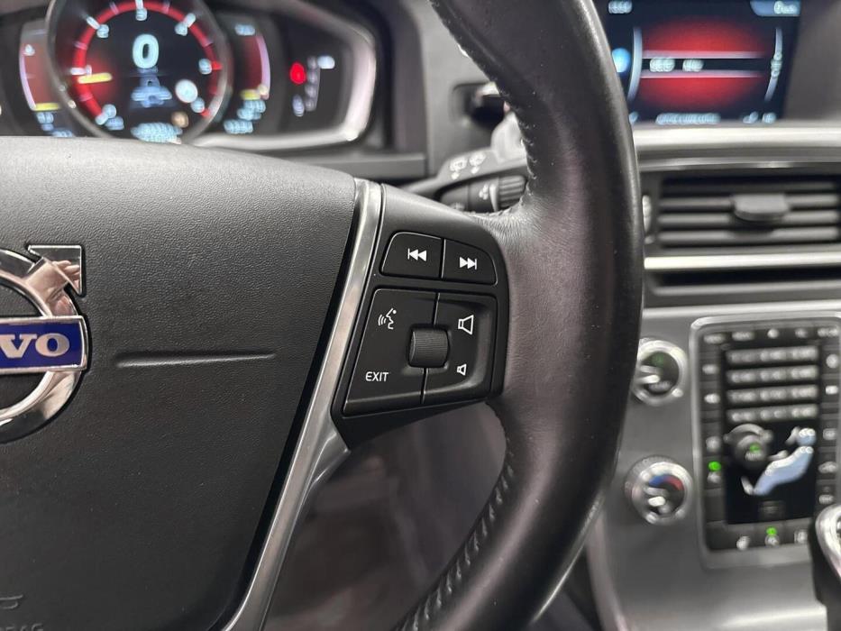 VOLVO V60 2015