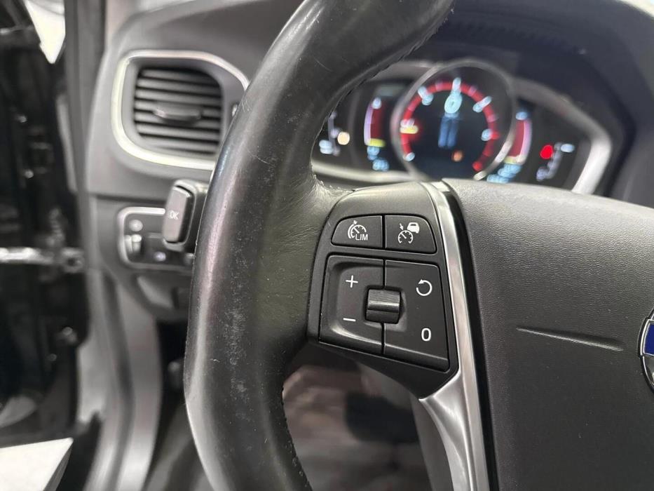 VOLVO V60 2015