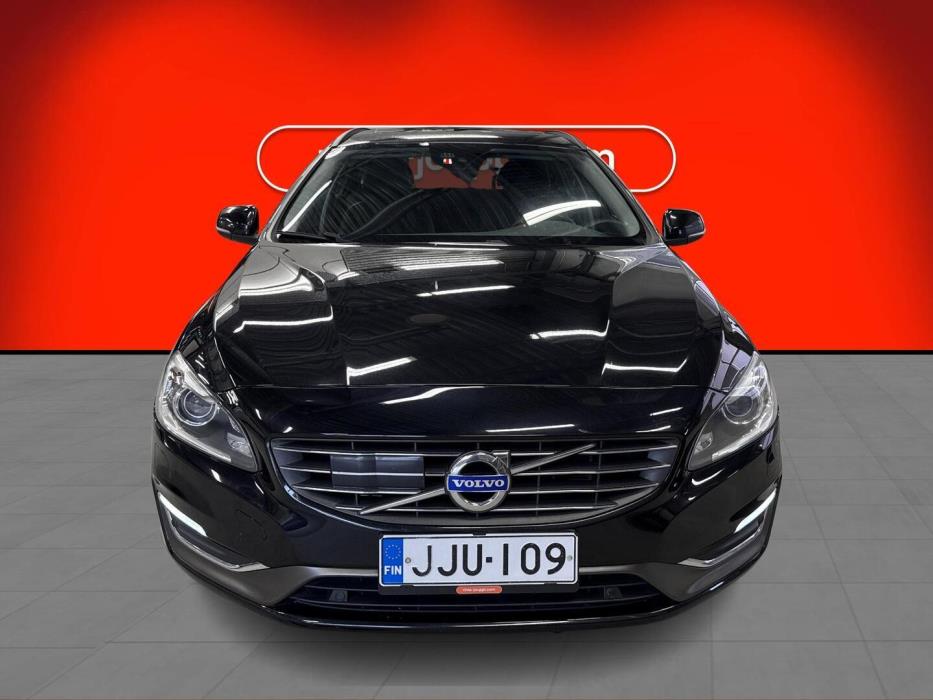 VOLVO V60 2015