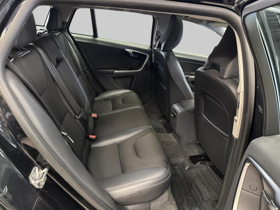 VOLVO V60 2015