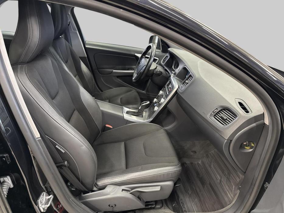 VOLVO V60 2015