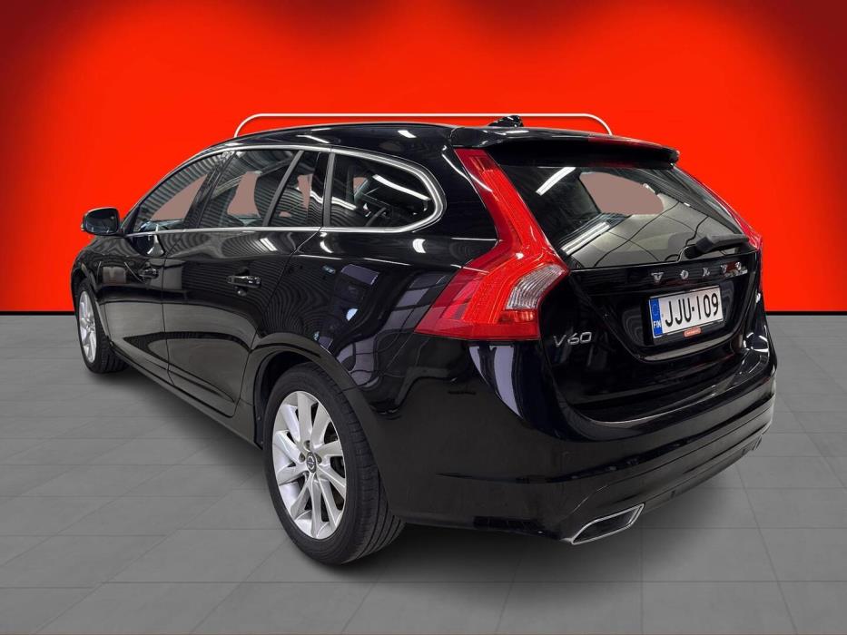 VOLVO V60 2015