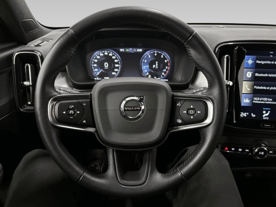 VOLVO XC40 2021