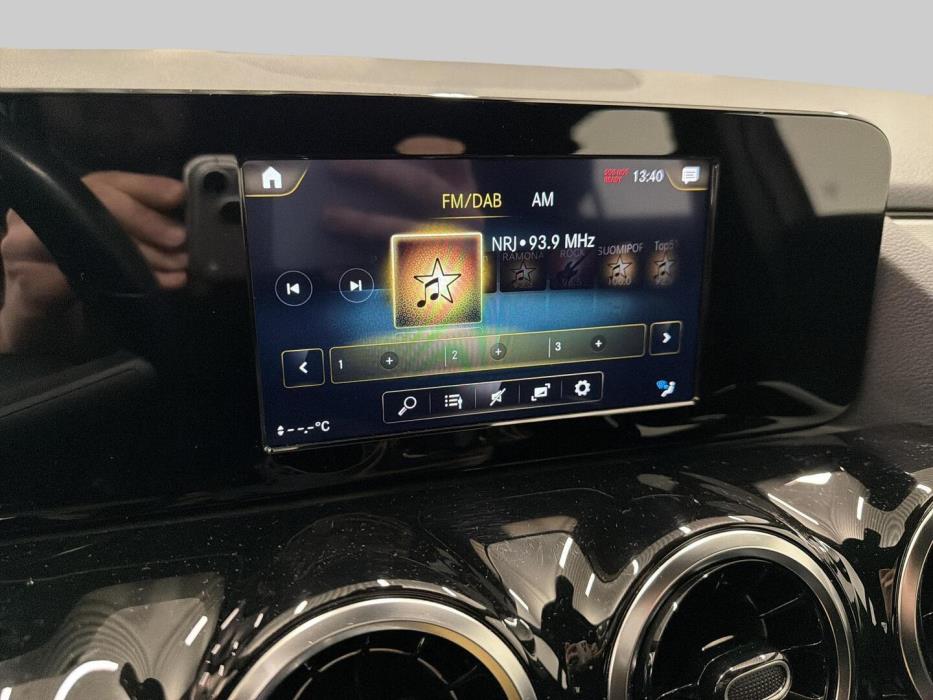 MERCEDES-BENZ GLA 2021