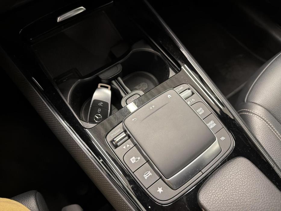 MERCEDES-BENZ GLA 2021