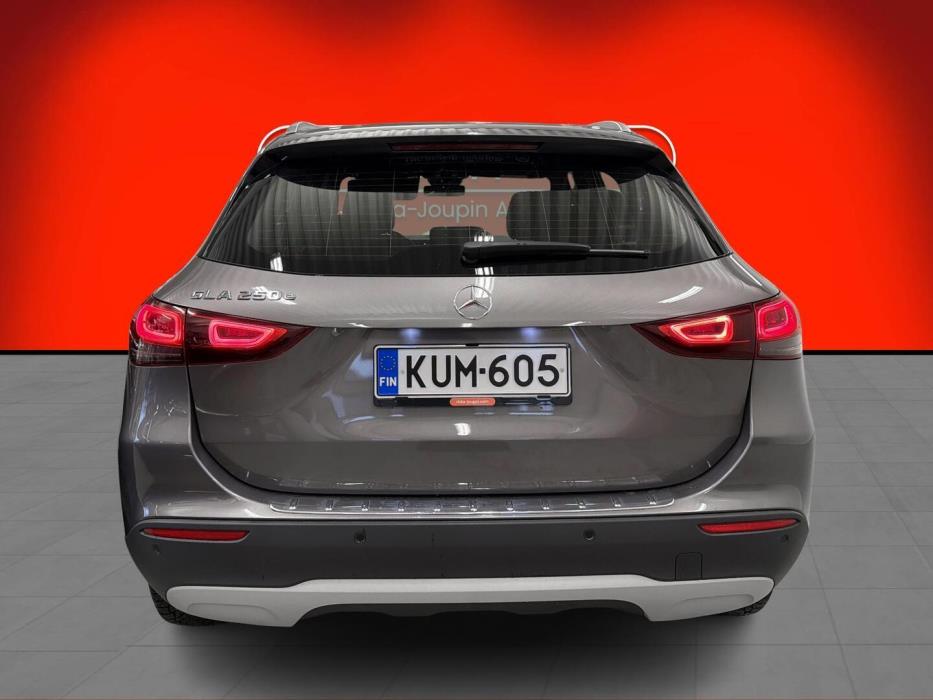 MERCEDES-BENZ GLA 2021