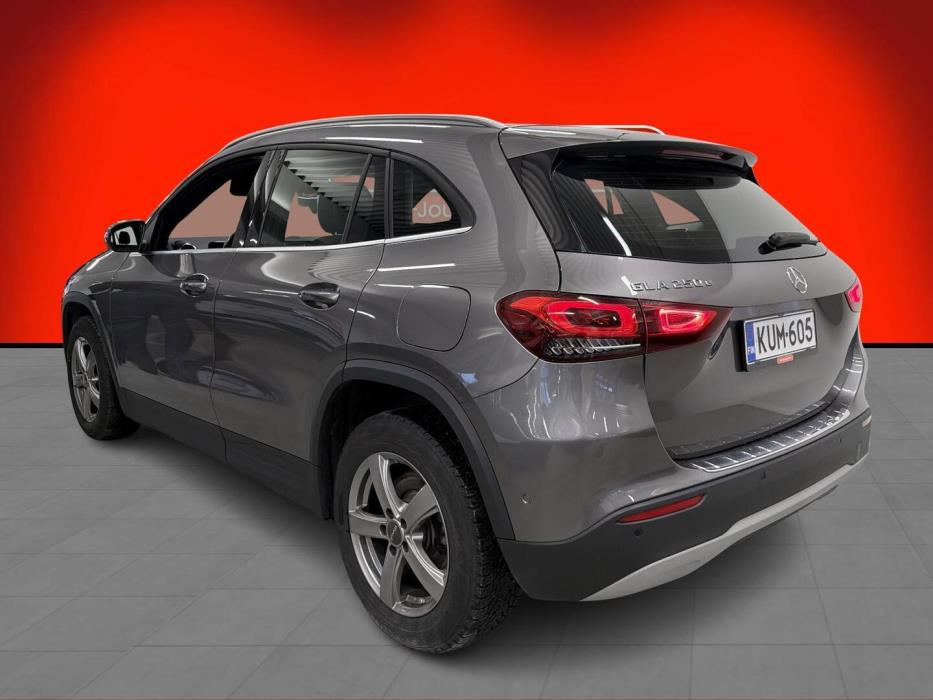 MERCEDES-BENZ GLA 2021