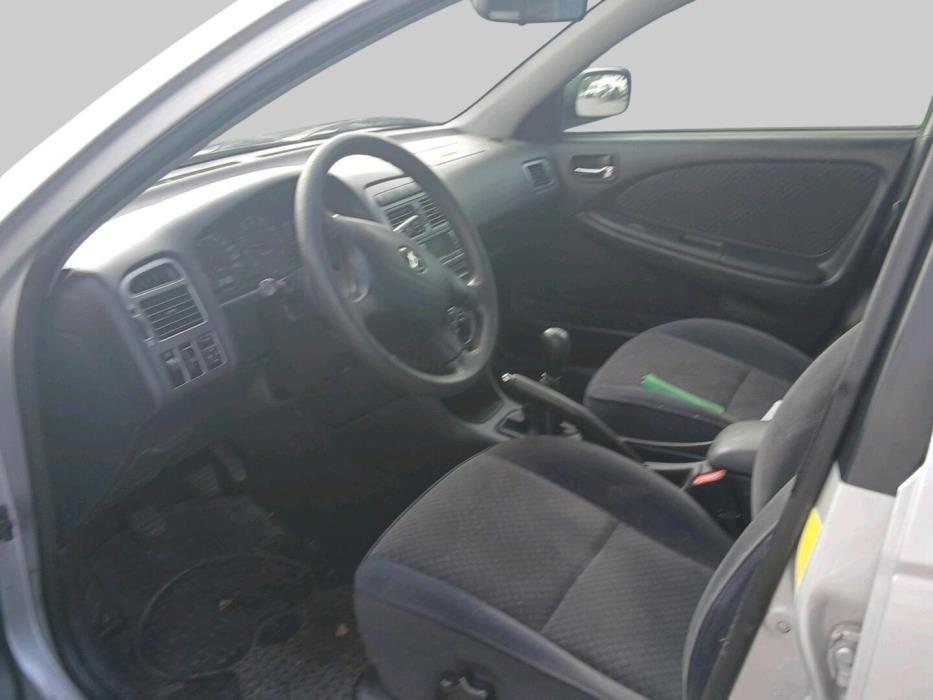 TOYOTA Avensis 2001