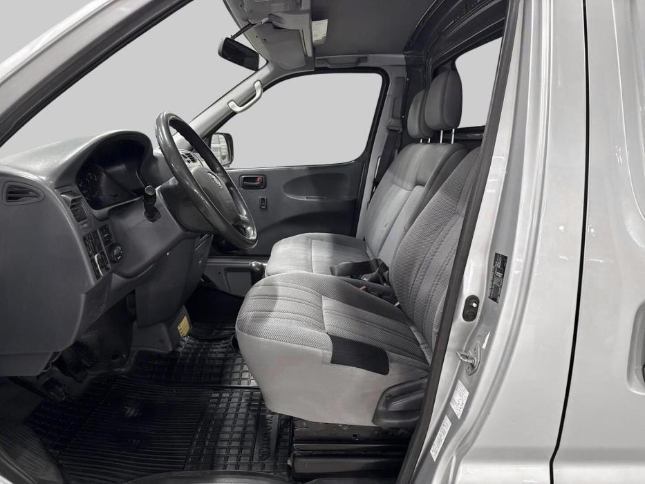 TOYOTA Hiace 2008