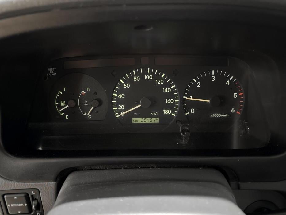 TOYOTA Hiace 2008