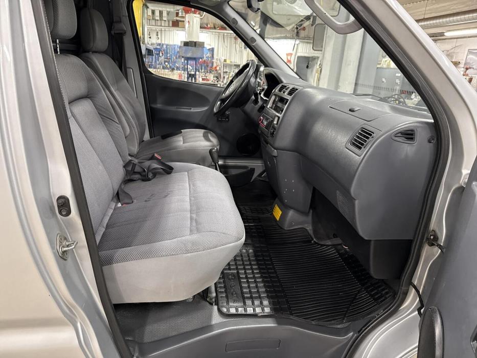 TOYOTA Hiace 2008