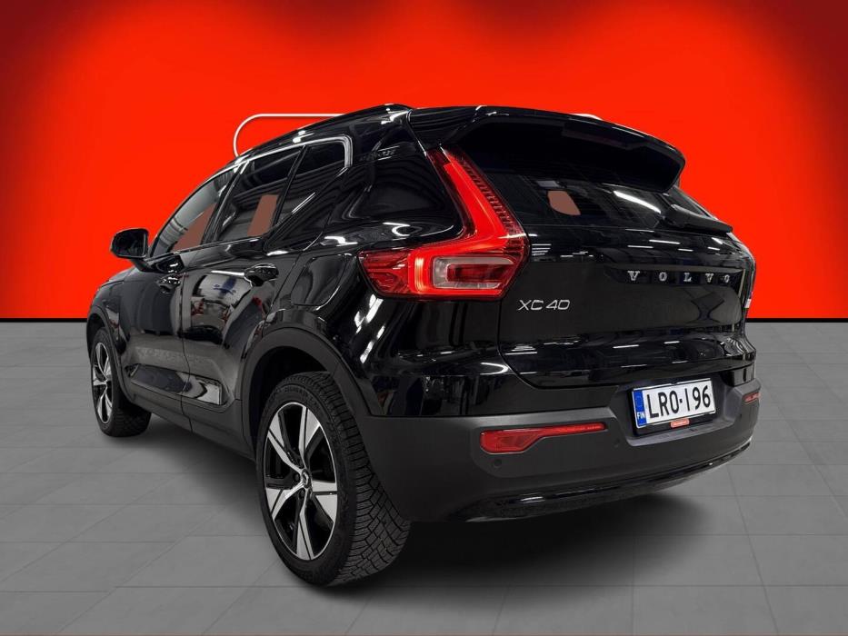 VOLVO XC40 2023