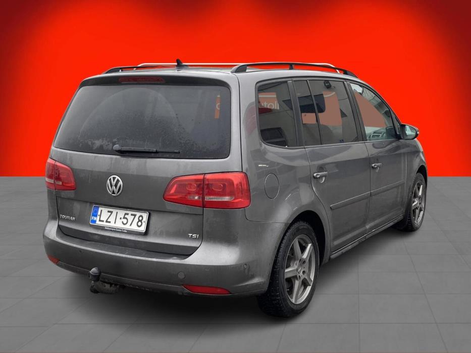 VOLKSWAGEN Touran 2011