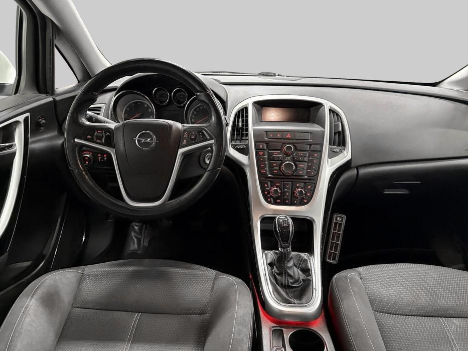 OPEL Astra 2011