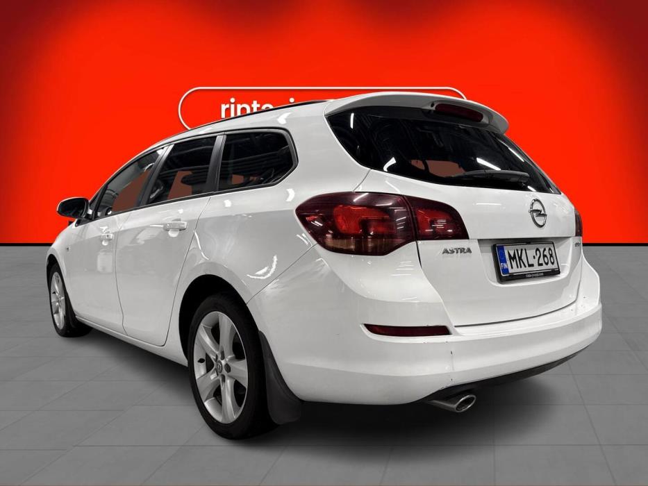 OPEL Astra 2011