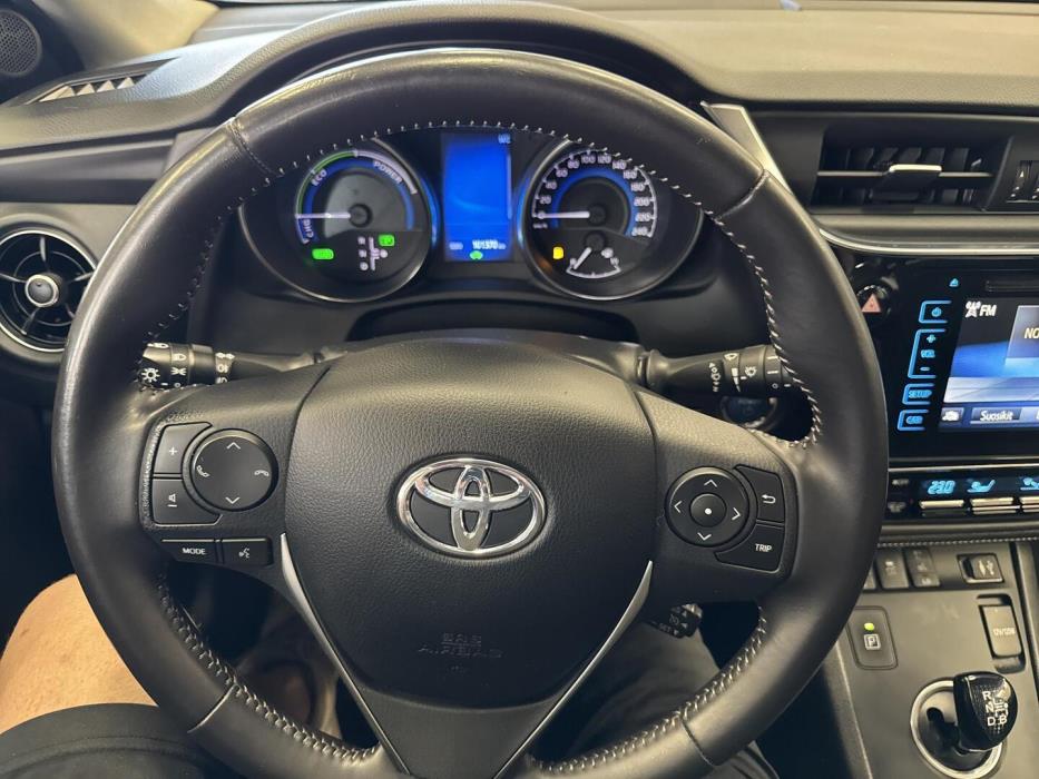 TOYOTA AURIS 2015