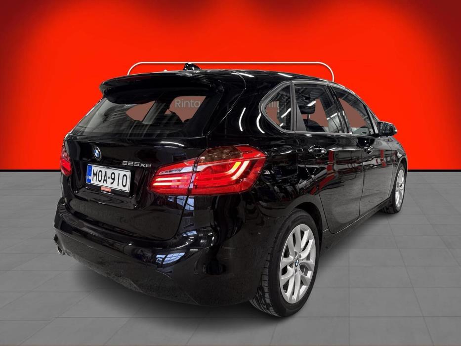 BMW 225 2020