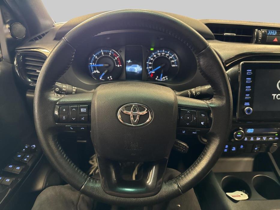 TOYOTA Hilux 2021
