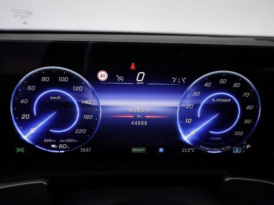 MERCEDES-BENZ EQB 2025