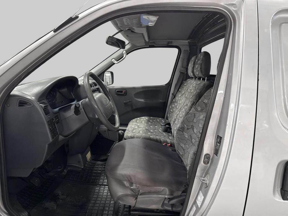TOYOTA Hiace 2005