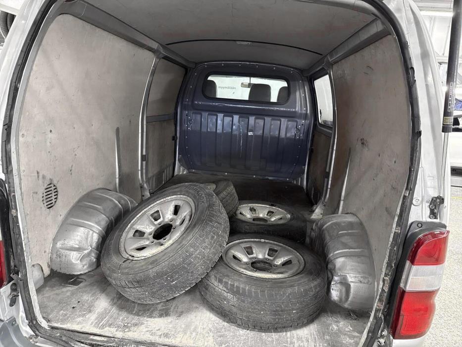 TOYOTA Hiace 2005