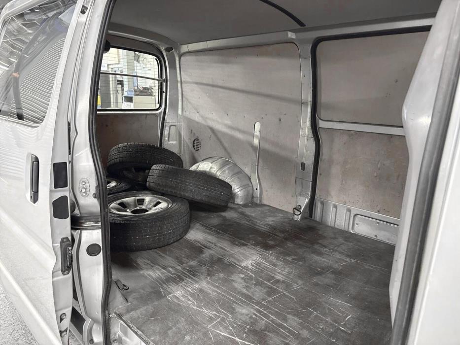 TOYOTA Hiace 2005