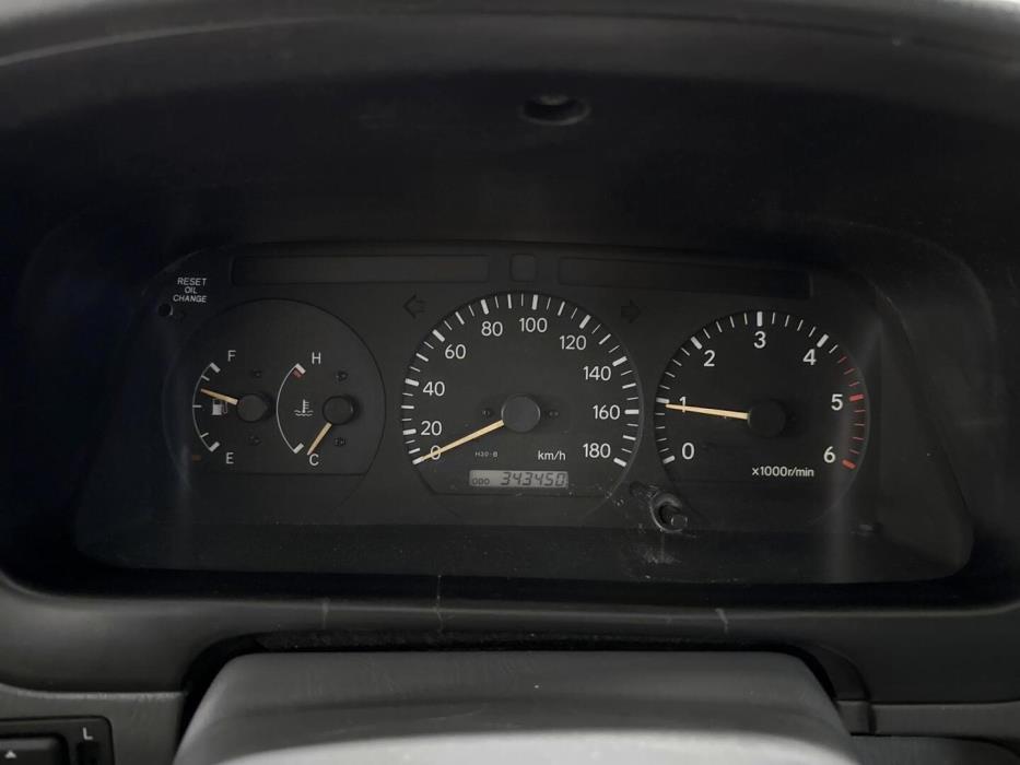 TOYOTA Hiace 2005