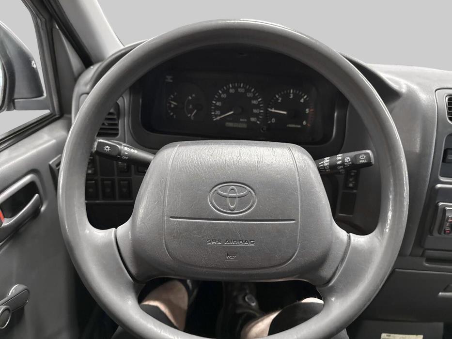 TOYOTA Hiace 2005