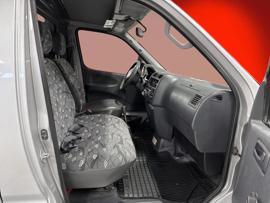 TOYOTA Hiace 2005