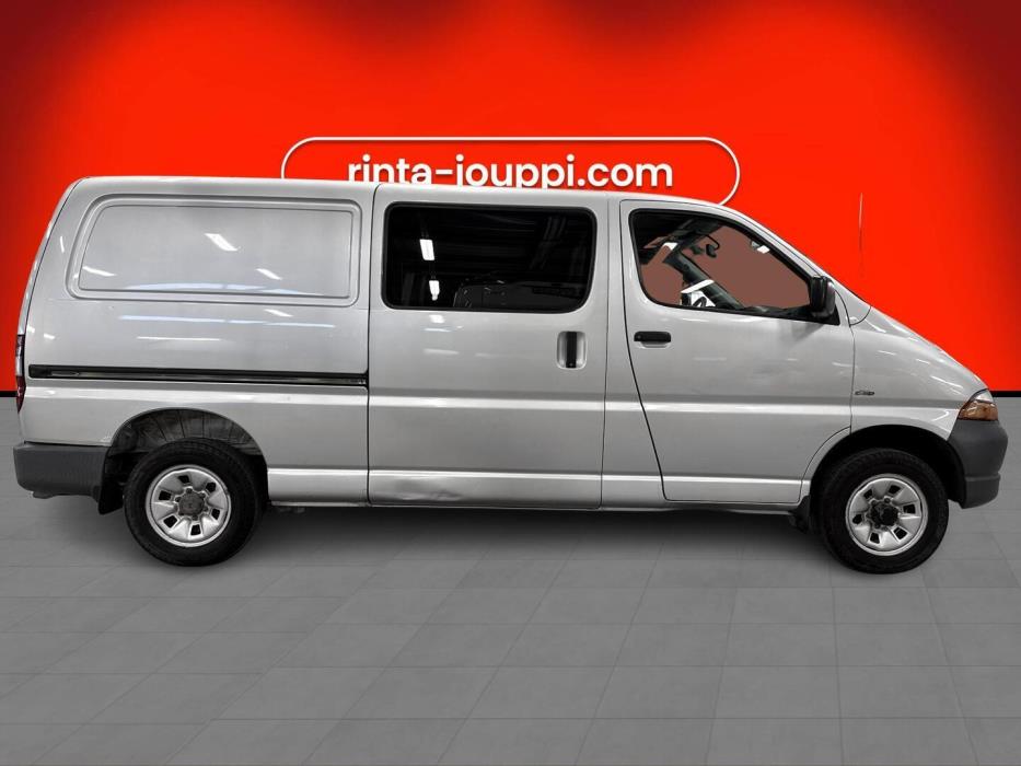 TOYOTA Hiace 2005