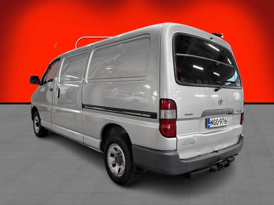 TOYOTA Hiace 2005