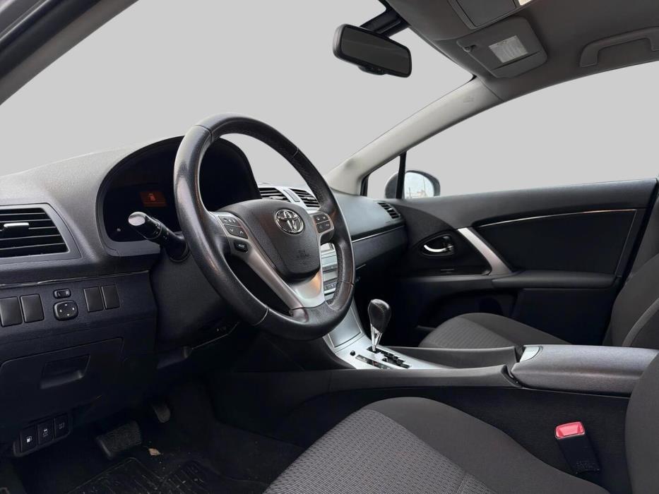 TOYOTA Avensis 2012
