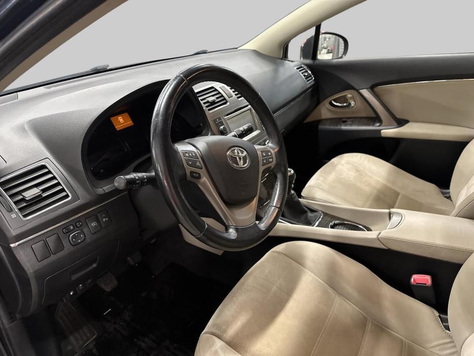 TOYOTA Avensis 2012