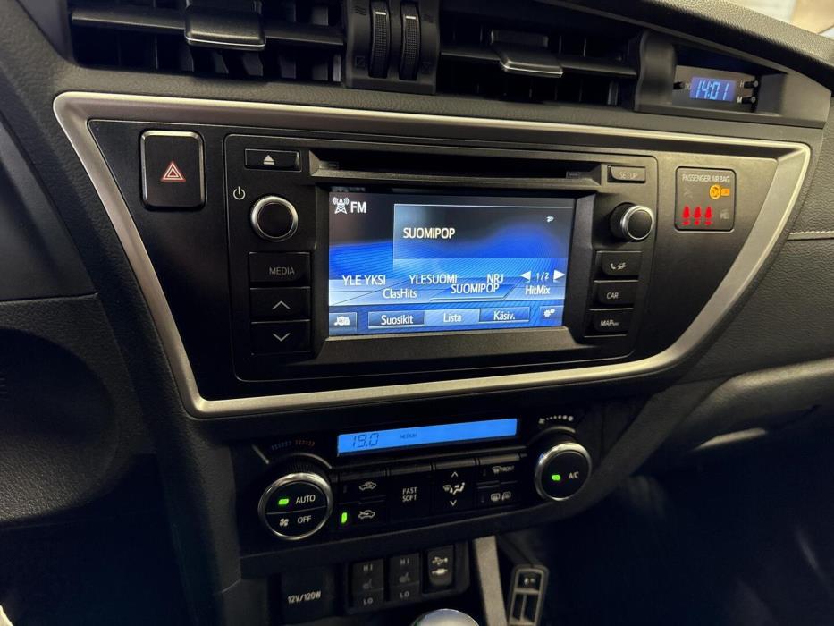 TOYOTA Auris 2014