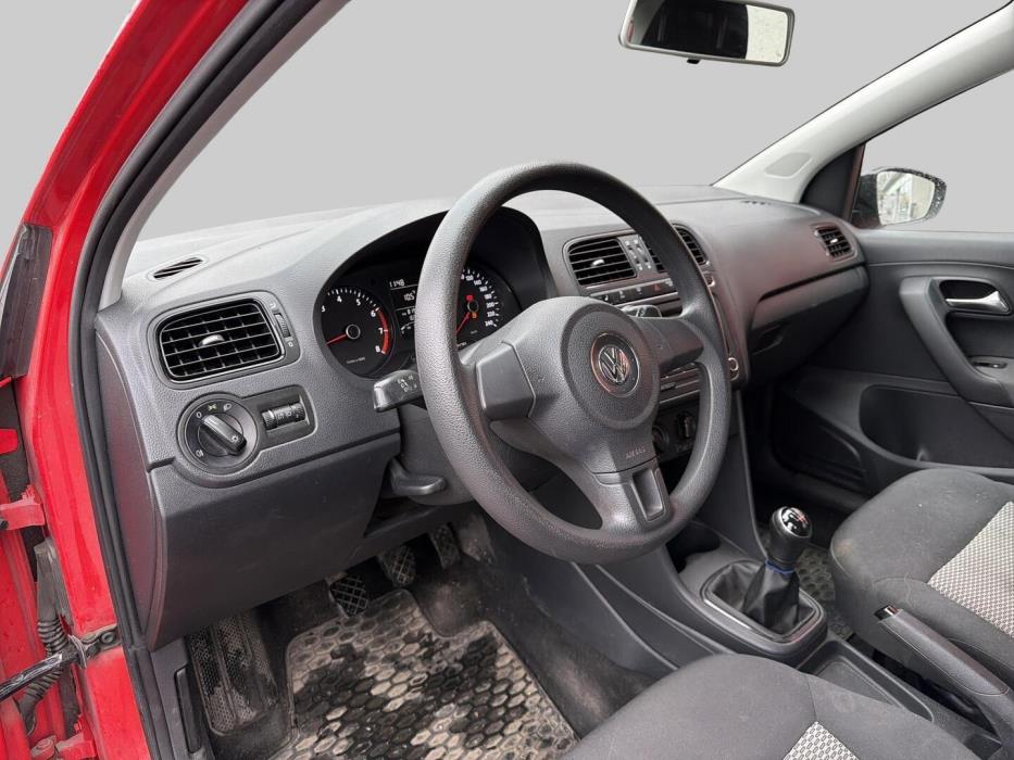 VOLKSWAGEN Polo 2012