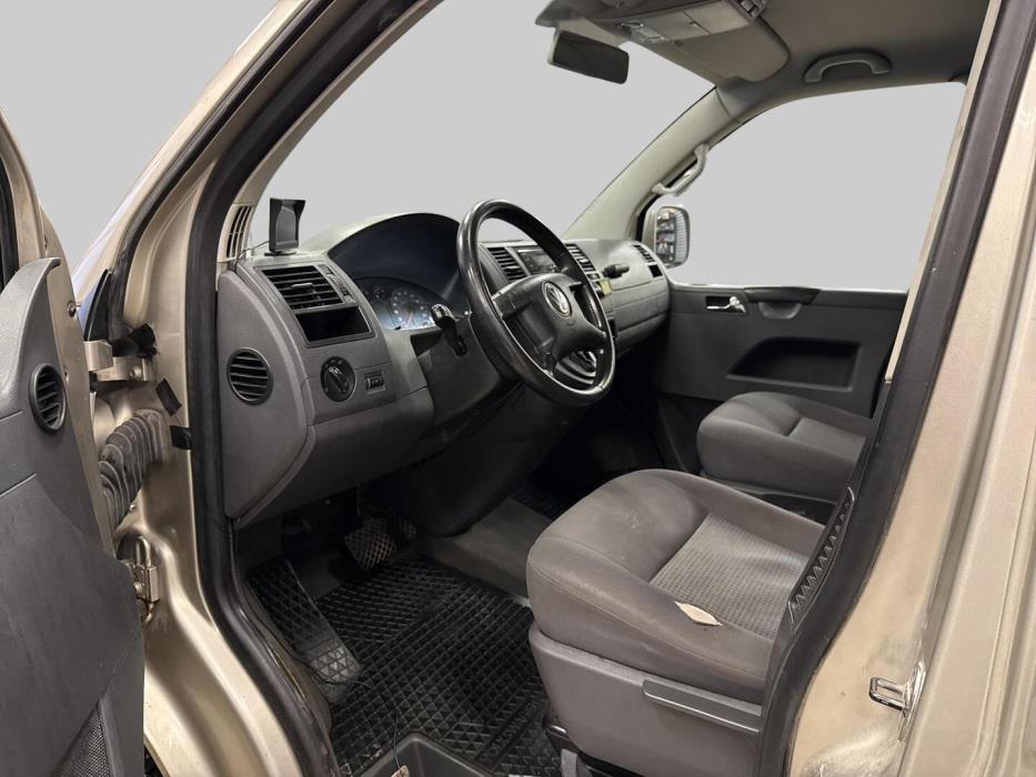 VOLKSWAGEN Caravelle 2005